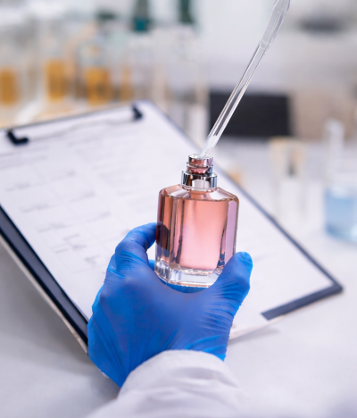 Manipulation de parfum en laboratoire